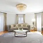 Maria Cristina, A Luxury Collection Hotel, 호텔